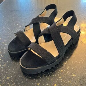 Ron White Catrina Black Strap Platform Water Resistant Lug Sole Sandals. Size 6.